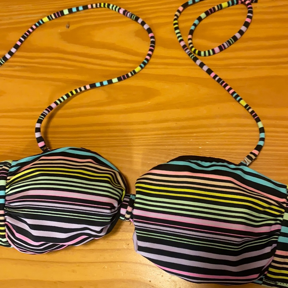 Victoria’s Secret bathing suit top 🌈